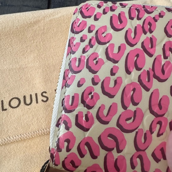 Louis Vuitton Blanc Corail Monogram Vernis Leopard Zippy Wallet - Picture 15 of 15